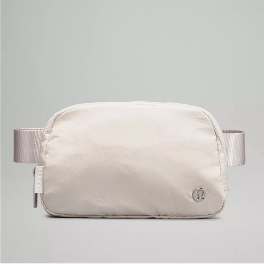 Lululemon Everywhere Belt Bag
